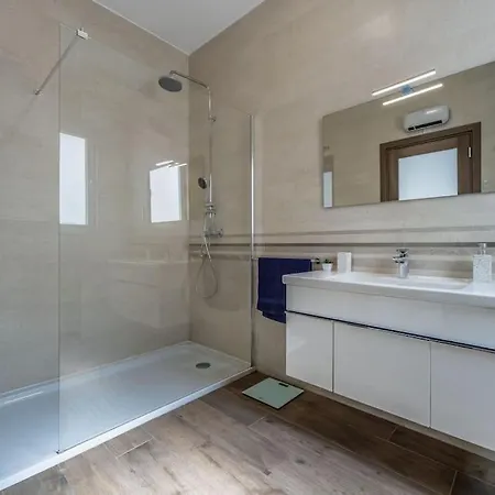 Modern 3 Bedrooms Penthouse With A Breathtaking Valletta View Apartment Sliema