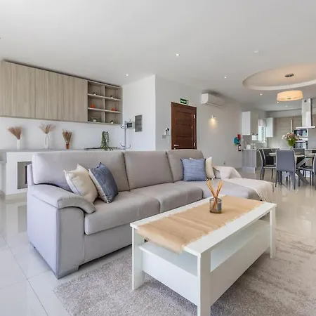 Modern 3 Bedrooms Penthouse With A Breathtaking Valletta View Apartament *