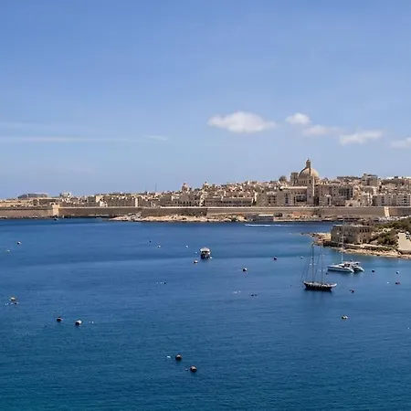 Modern 3 Bedrooms Penthouse With A Breathtaking Valletta View * Sliema
