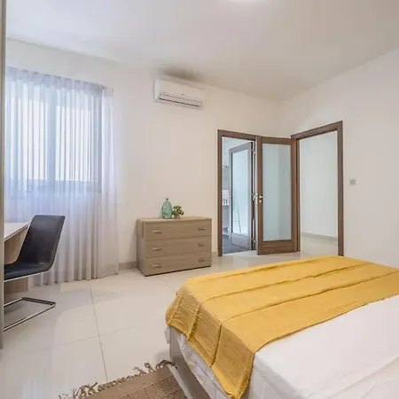 Apartment Modern 3 Bedrooms Penthouse With A Breathtaking Valletta View *
