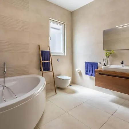 Apartment Modern 3 Bedrooms Penthouse With A Breathtaking Valletta View Sliema