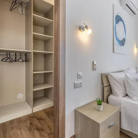 Modern 3 Bedrooms Penthouse With A Breathtaking Valletta View *