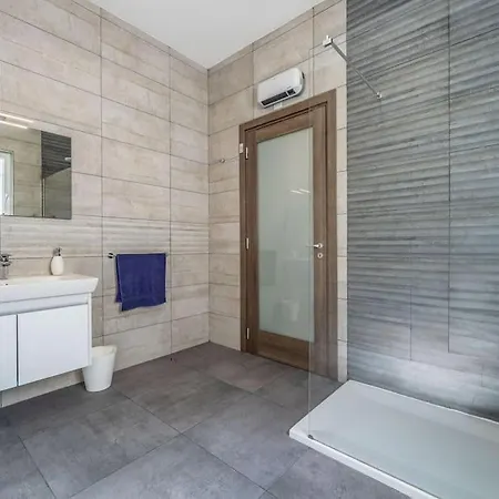 Modern 3 Bedrooms Penthouse With A Breathtaking Valletta View Sliema