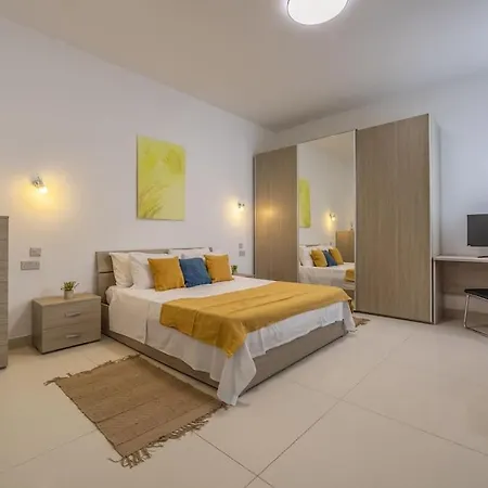 Modern 3 Bedrooms Penthouse With A Breathtaking Valletta View Sliema