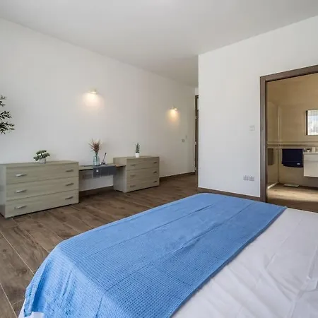 Modern 3 Bedrooms Penthouse With A Breathtaking Valletta View Apartament