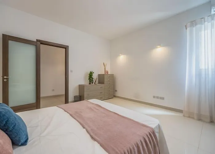 Modern 3 Bedrooms Penthouse With A Breathtaking Valletta View Σλιέμα