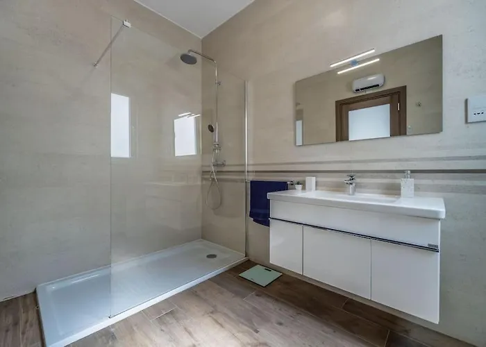 Modern 3 Bedrooms Penthouse With A Breathtaking Valletta View Διαμέρισμα Σλιέμα