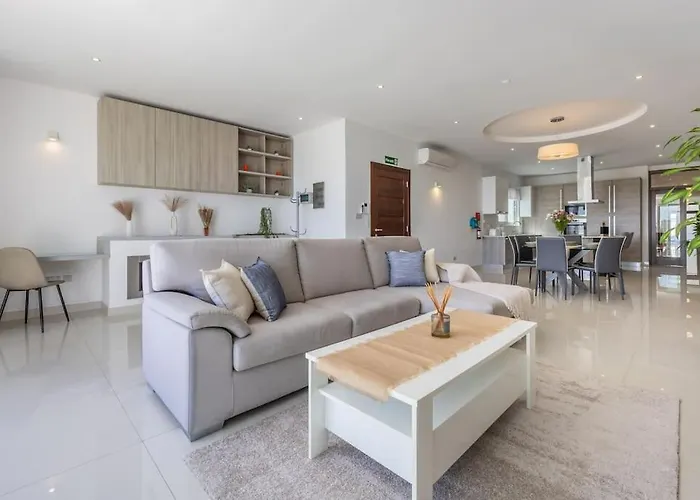 Modern 3 Bedrooms Penthouse With A Breathtaking Valletta View Διαμέρισμα *