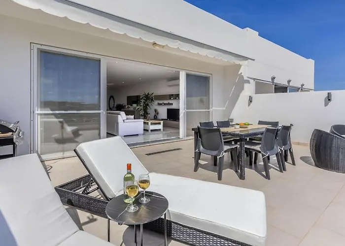 Modern 3 Bedrooms Penthouse With A Breathtaking Valletta View *