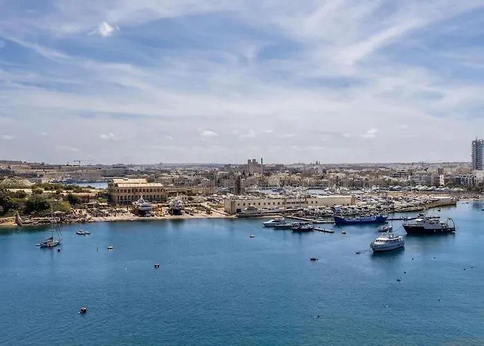 Modern 3 Bedrooms Penthouse With A Breathtaking Valletta View *