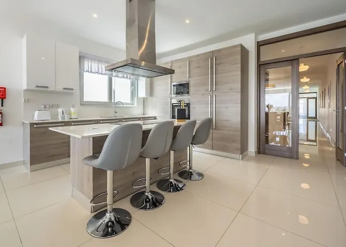 Modern 3 Bedrooms Penthouse With A Breathtaking Valletta View Διαμέρισμα *