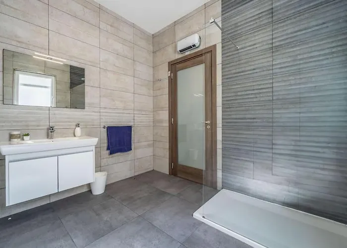 Modern 3 Bedrooms Penthouse With A Breathtaking Valletta View Σλιέμα